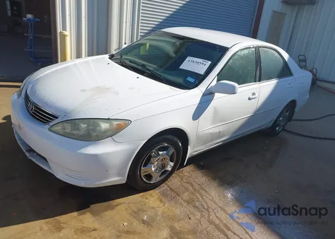 2005 Toyota Camry Le из США, поврежденный, VIN 4T1BE32K05U639050